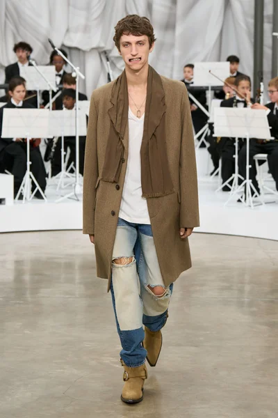 Look 43